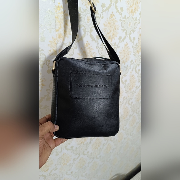 Tommy Hilfiger - Picture 3 of 6